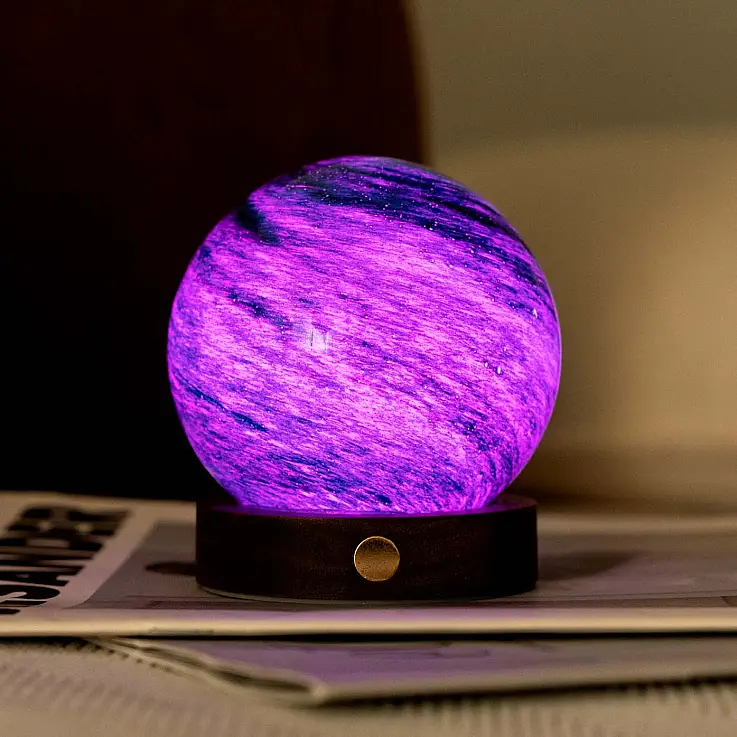 Star Ocean Modell mit violettem Licht